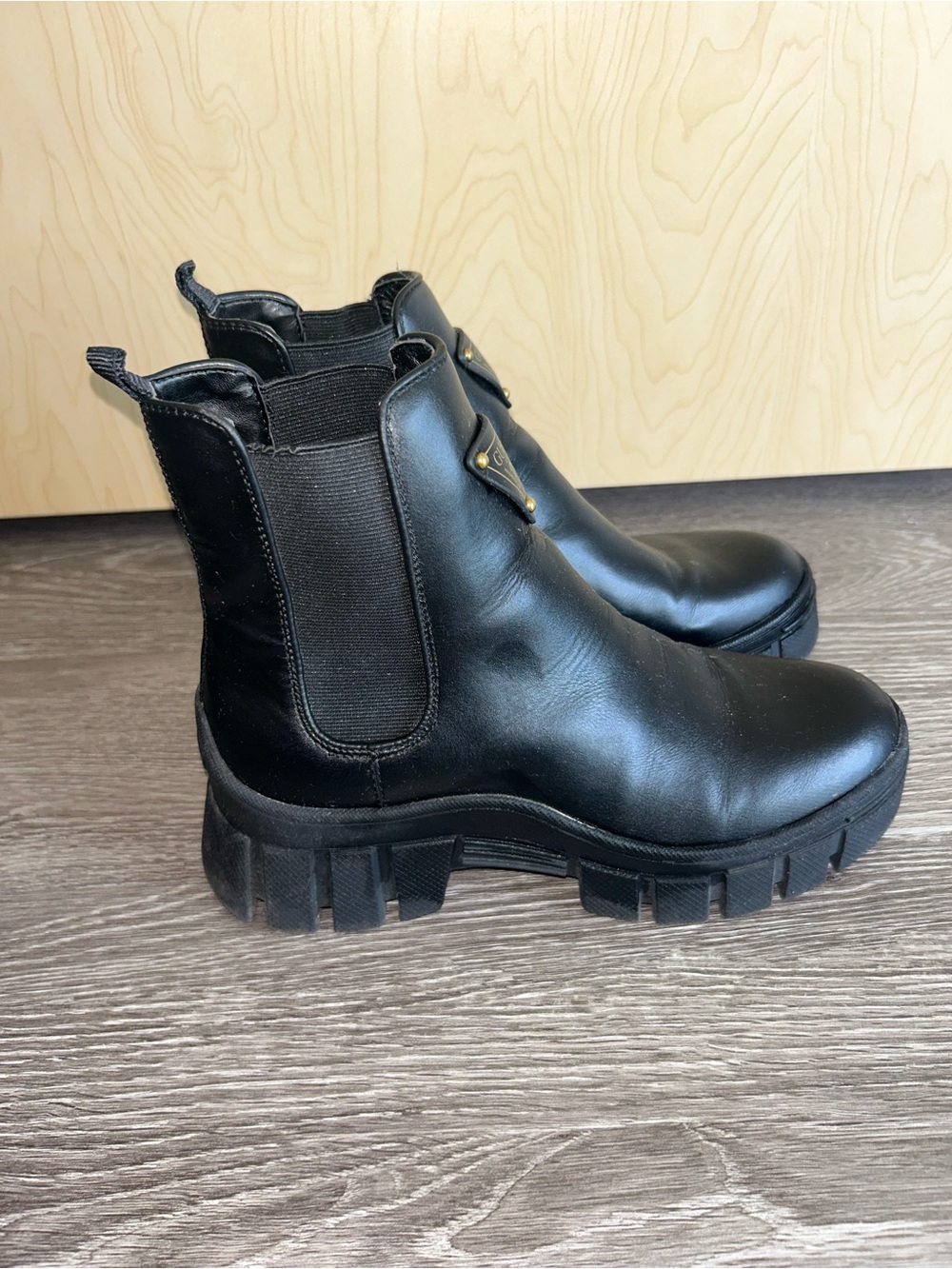 Guess Hestia Chelsea Boot - Picture 10 of 15